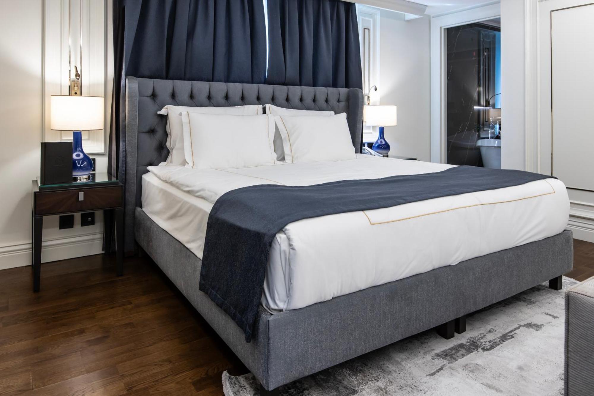 Xheko Imperial Luxury Boutique Hotel Tirana Extérieur photo A bed